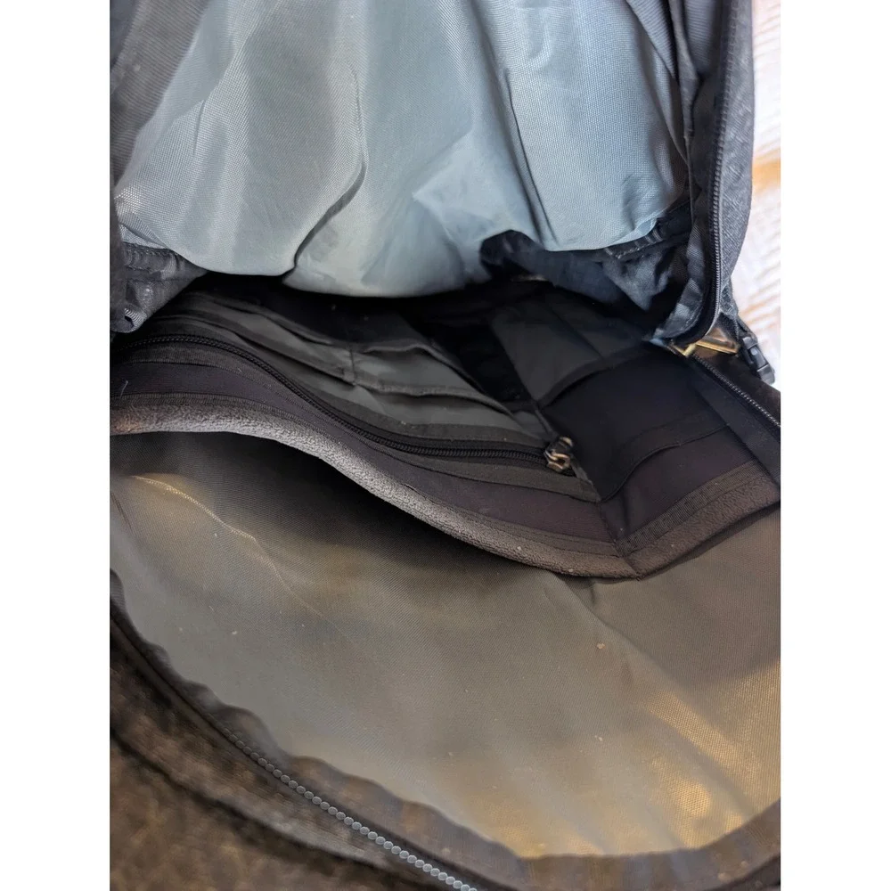 The‎ North Face Borealis Backpack Gray Gold Flex Vent Laptop Daypack Work 28L